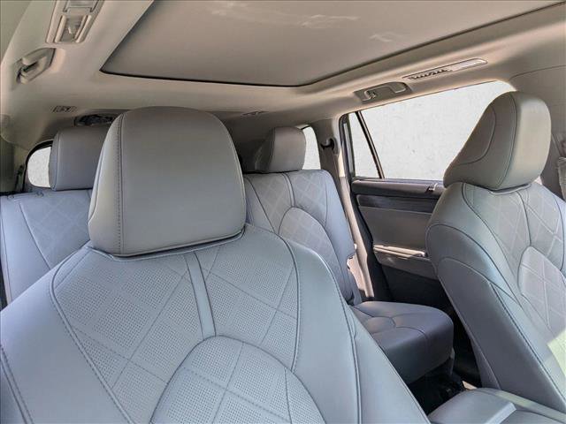 Used 2021 Toyota Highlander Platinum AWD/4WD image 20