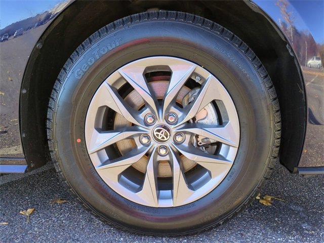 Used 2024 Toyota Sienna XLE image 11