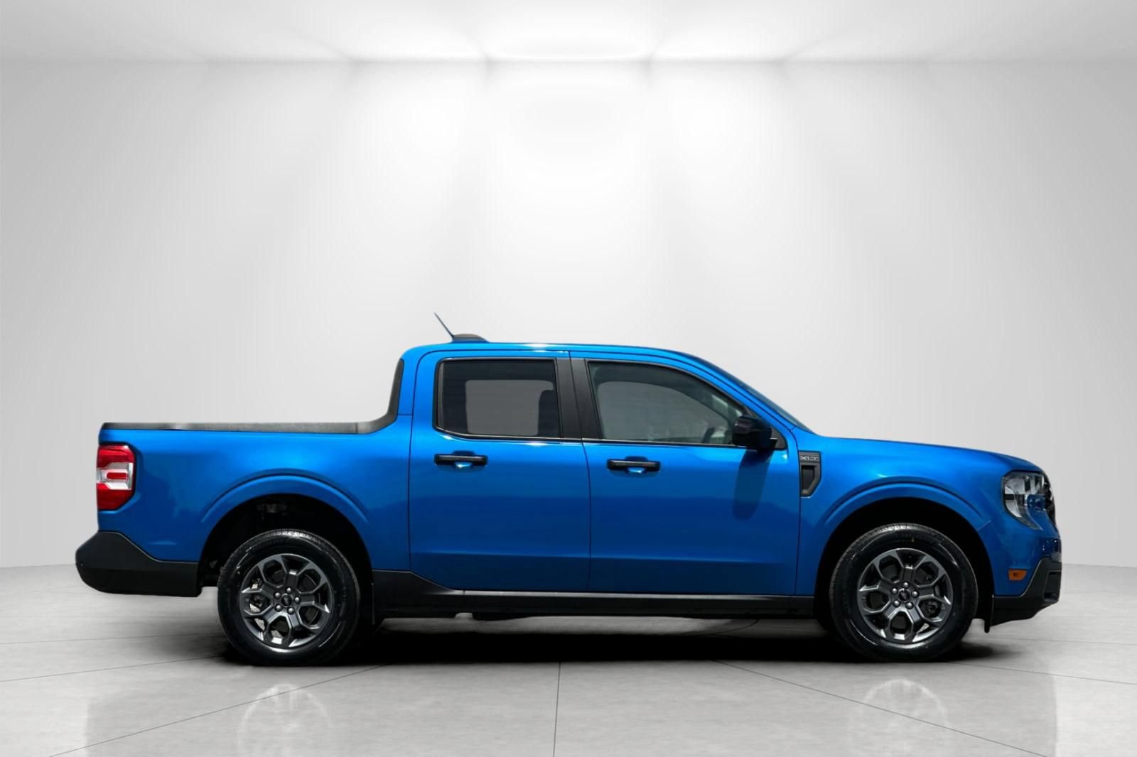 Used 2025 Ford Maverick XLT w/ XLT Luxury Package AWD/4WD image 2