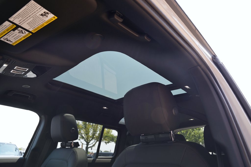 New 2026 Land Rover Defender 110 S AWD/4WD image 13