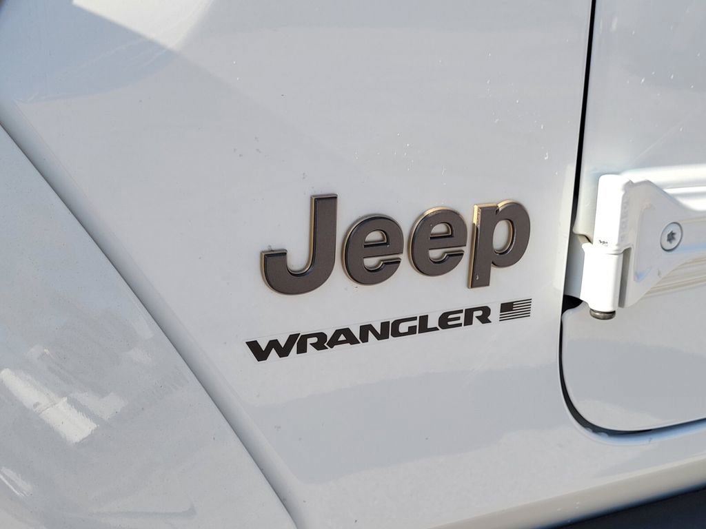 Used 2023 Jeep Wrangler Unlimited Rubicon 392 w/ Xtreme Recon 35" Tire Package AWD/4WD image 11