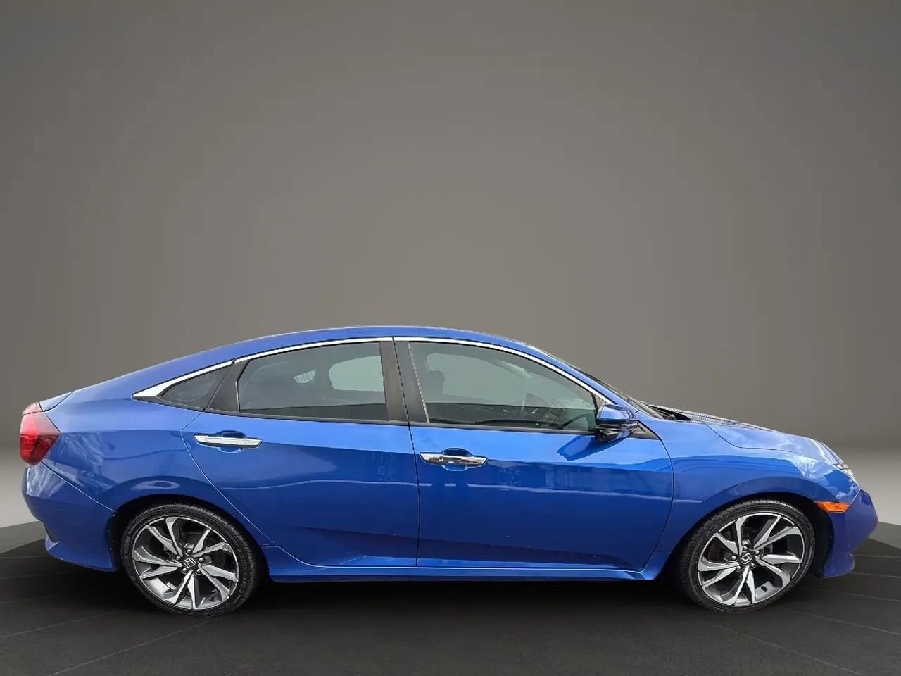 Used 2020 Honda Civic Touring image 4