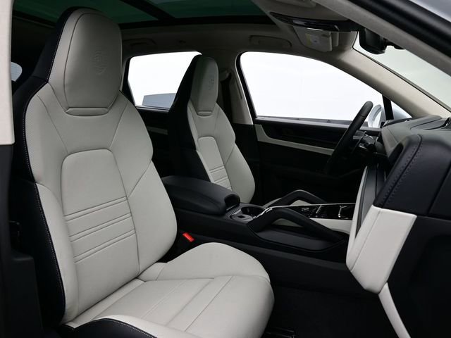 New 2026 Porsche Cayenne GTS image 19