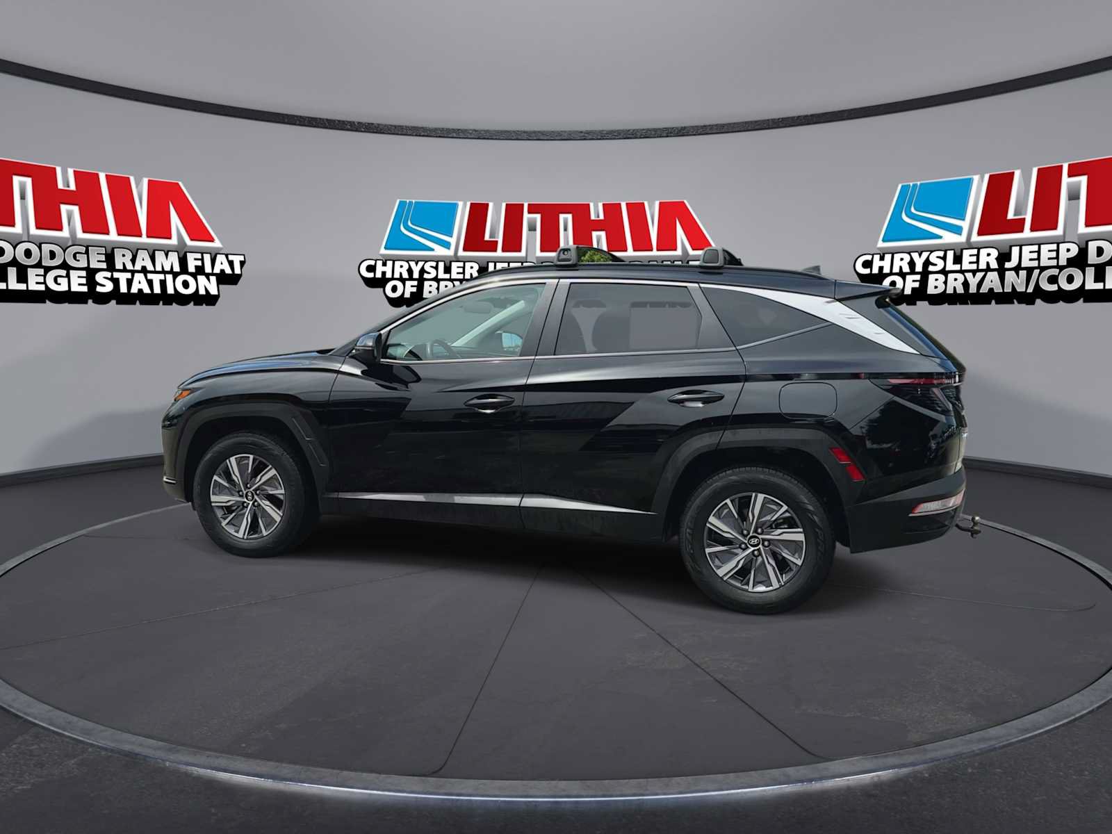 Used 2022 Hyundai Tucson Blue w/ Cargo Package AWD/4WD image 5