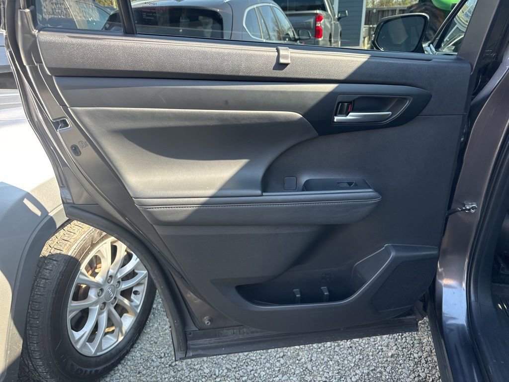 Used 2024 Toyota Highlander XLE image 15