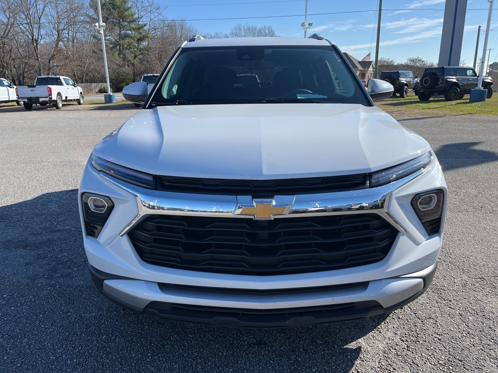 Used 2025 Chevrolet TrailBlazer LT image 2