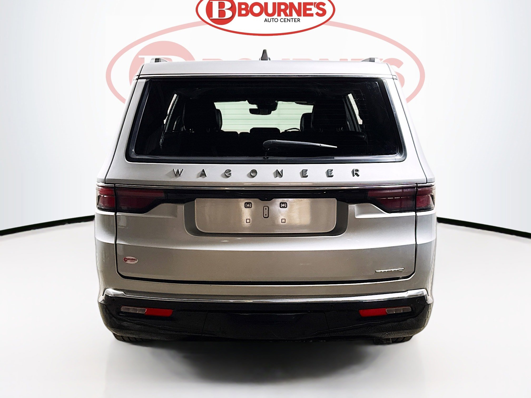 Used 2024 Jeep Wagoneer Series III AWD/4WD image 9