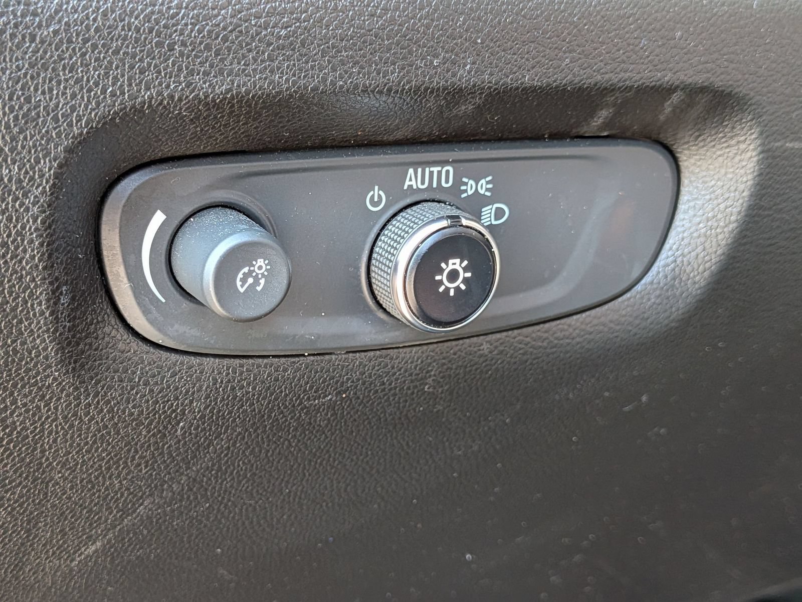 Used 2022 Chevrolet Traverse LT AWD/4WD image 17