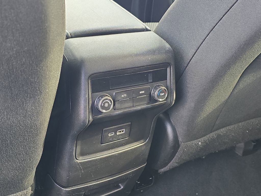 Used 2023 GMC Acadia SLE image 13