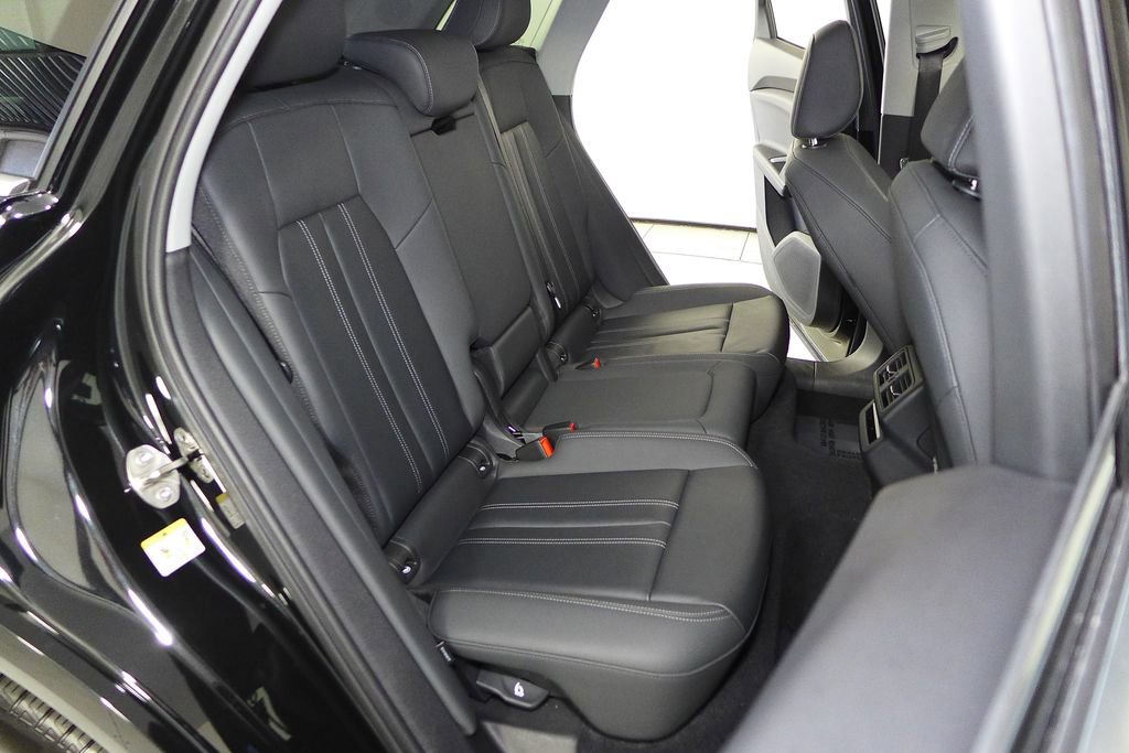 Used 2025 Audi Q5 Premium w/ Convenience Package AWD/4WD image 20