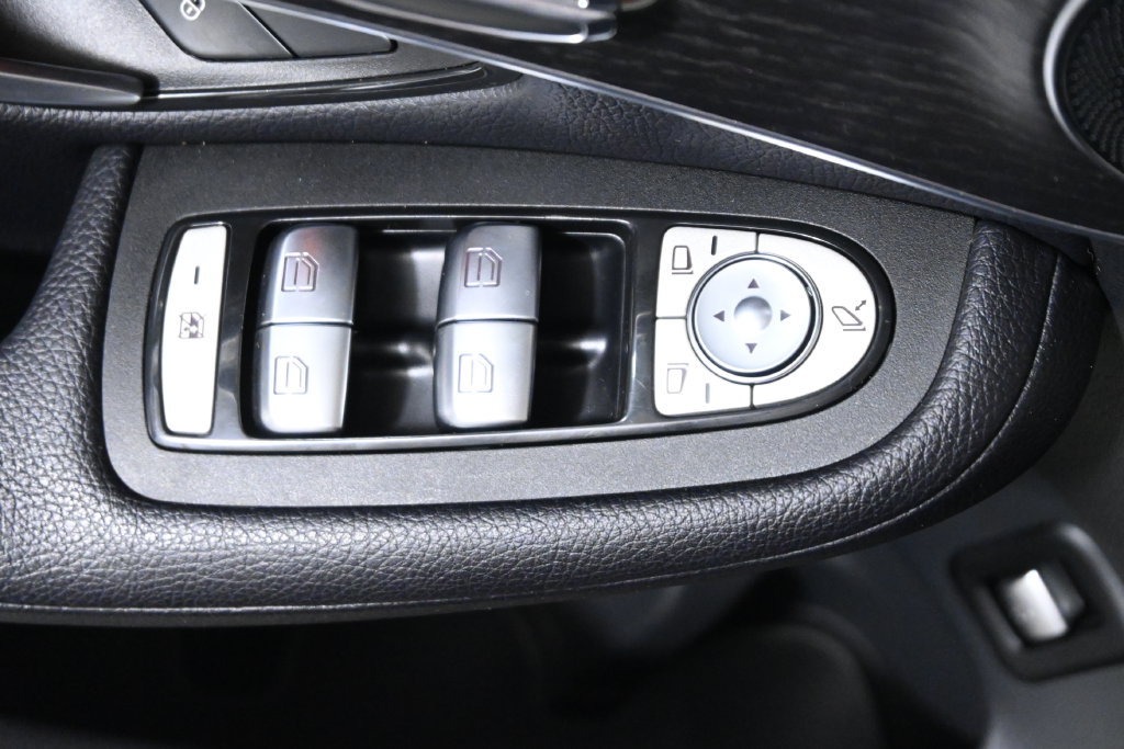 Certified 2021 Mercedes-Benz GLC 300 4MATIC image 29