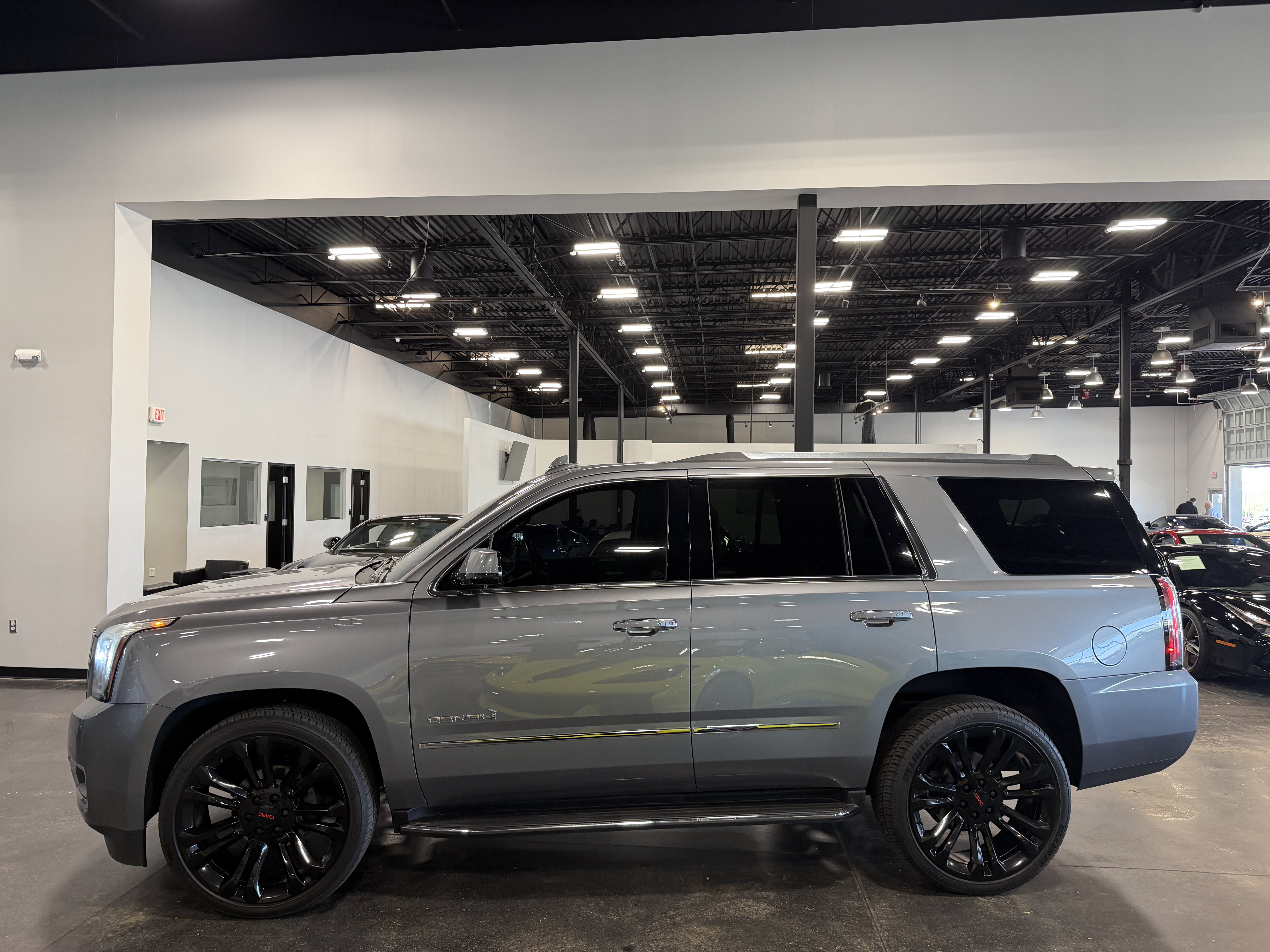 Used 2019 GMC Yukon Denali AWD/4WD image 4