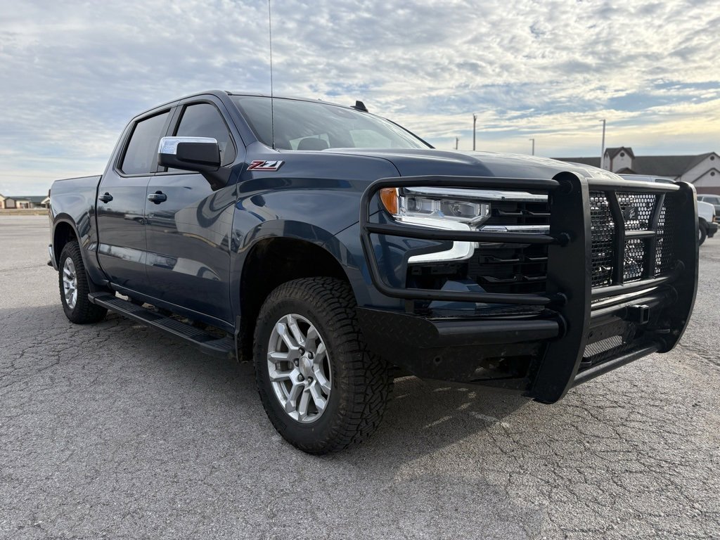 Used 2024 Chevrolet Silverado 1500 LT w/ Z71 Off-Road Package image 3