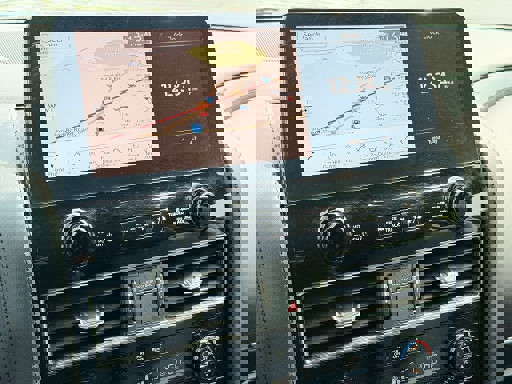 Used 2024 Nissan Armada SV image 32