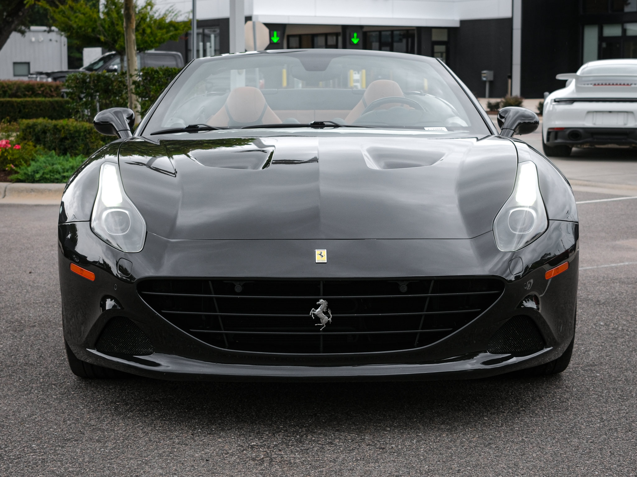 Used 2017 Ferrari California T RWD image 3