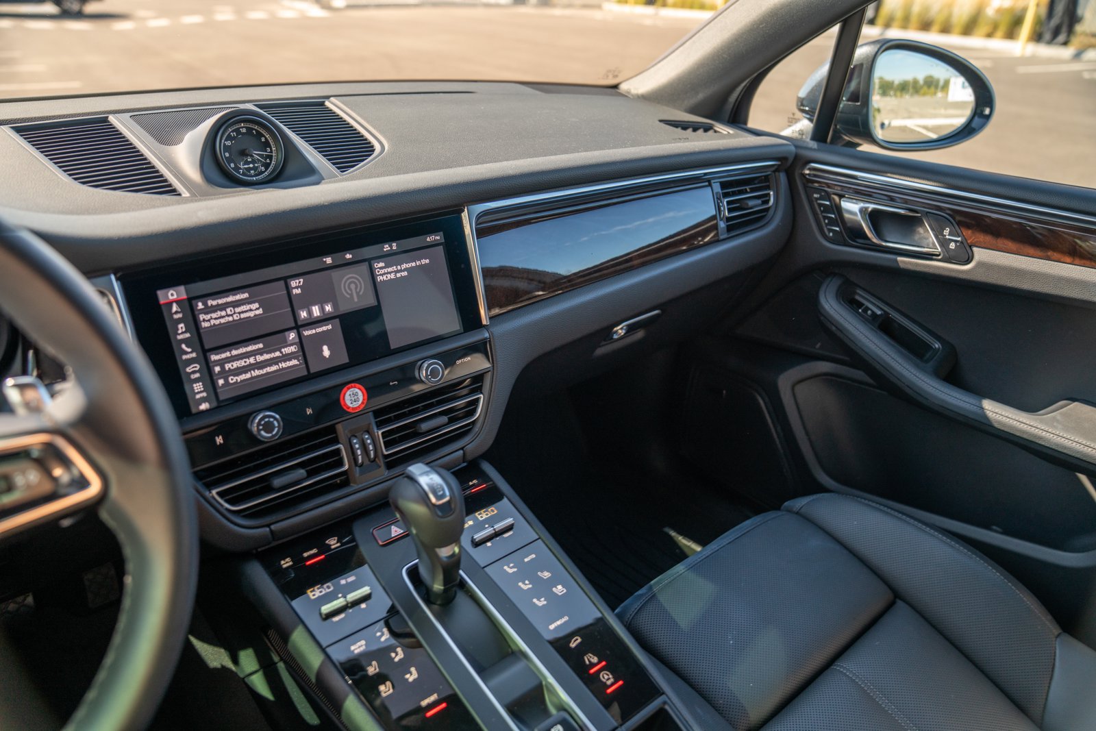 Certified 2026 Porsche Macan AWD/4WD image 15