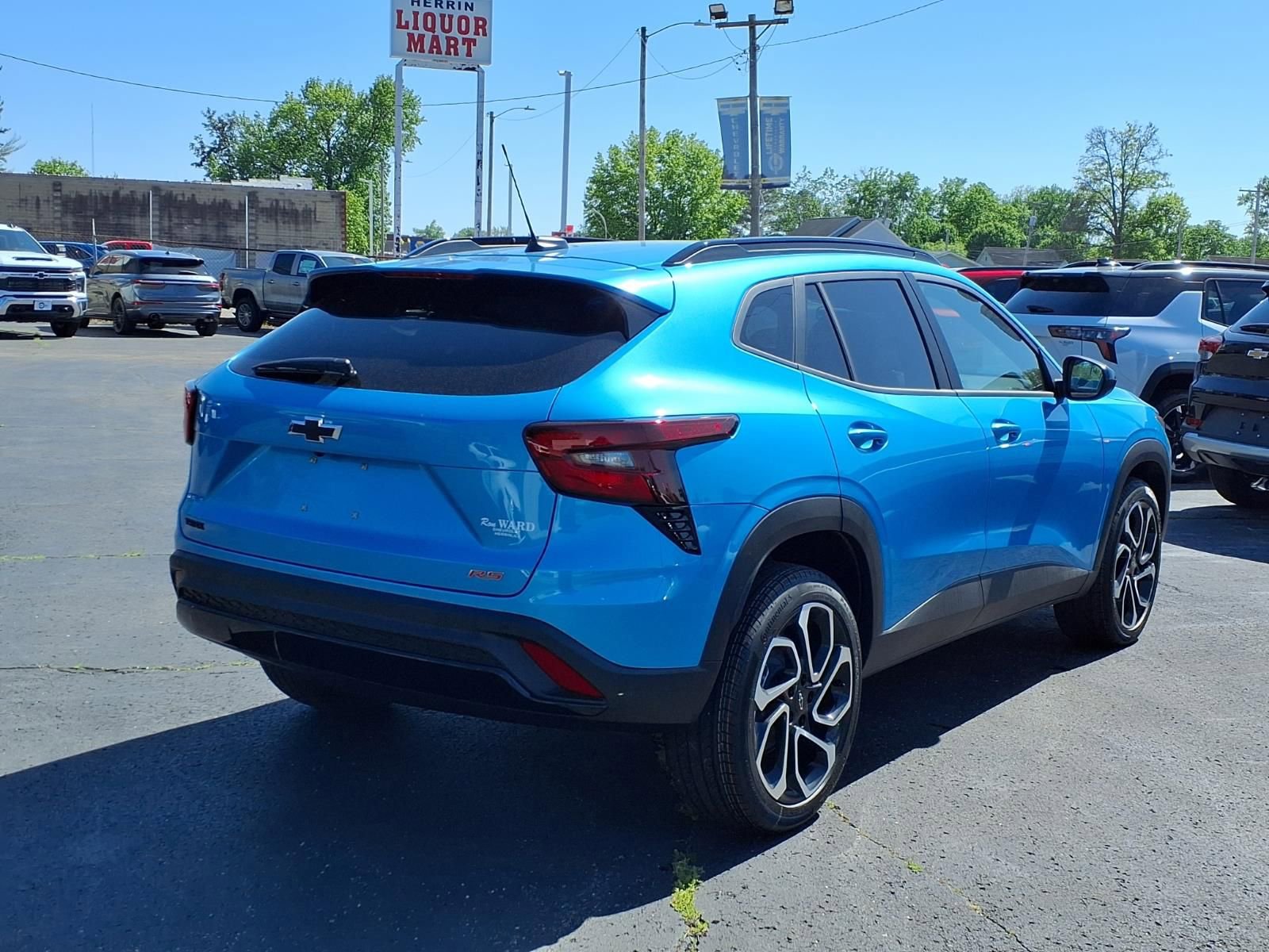 New 2026 Chevrolet Trax RS w/ Sunroof Package FWD image 4