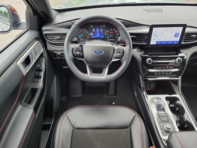 Used 2024 Ford Explorer ST-Line w/ Class IV Trailer Tow Package AWD/4WD image 32