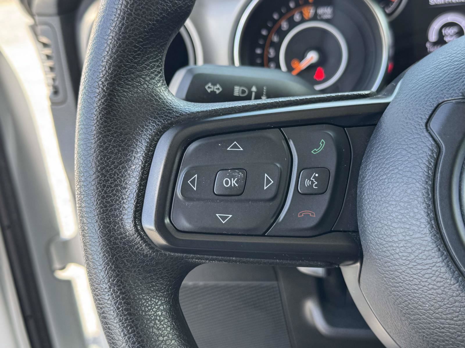 Used 2022 Jeep Gladiator Sport AWD/4WD image 12