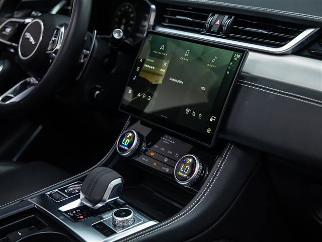 Certified 2024 Jaguar F-PACE R-Dynamic S AWD/4WD image 31