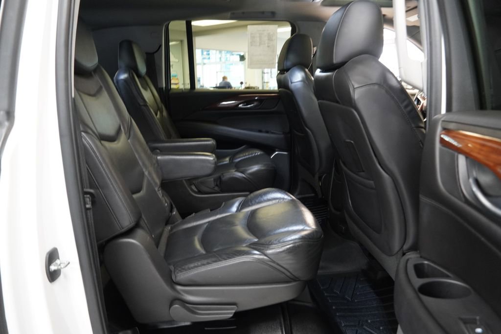 Used 2019 Cadillac Escalade ESV Luxury image 35