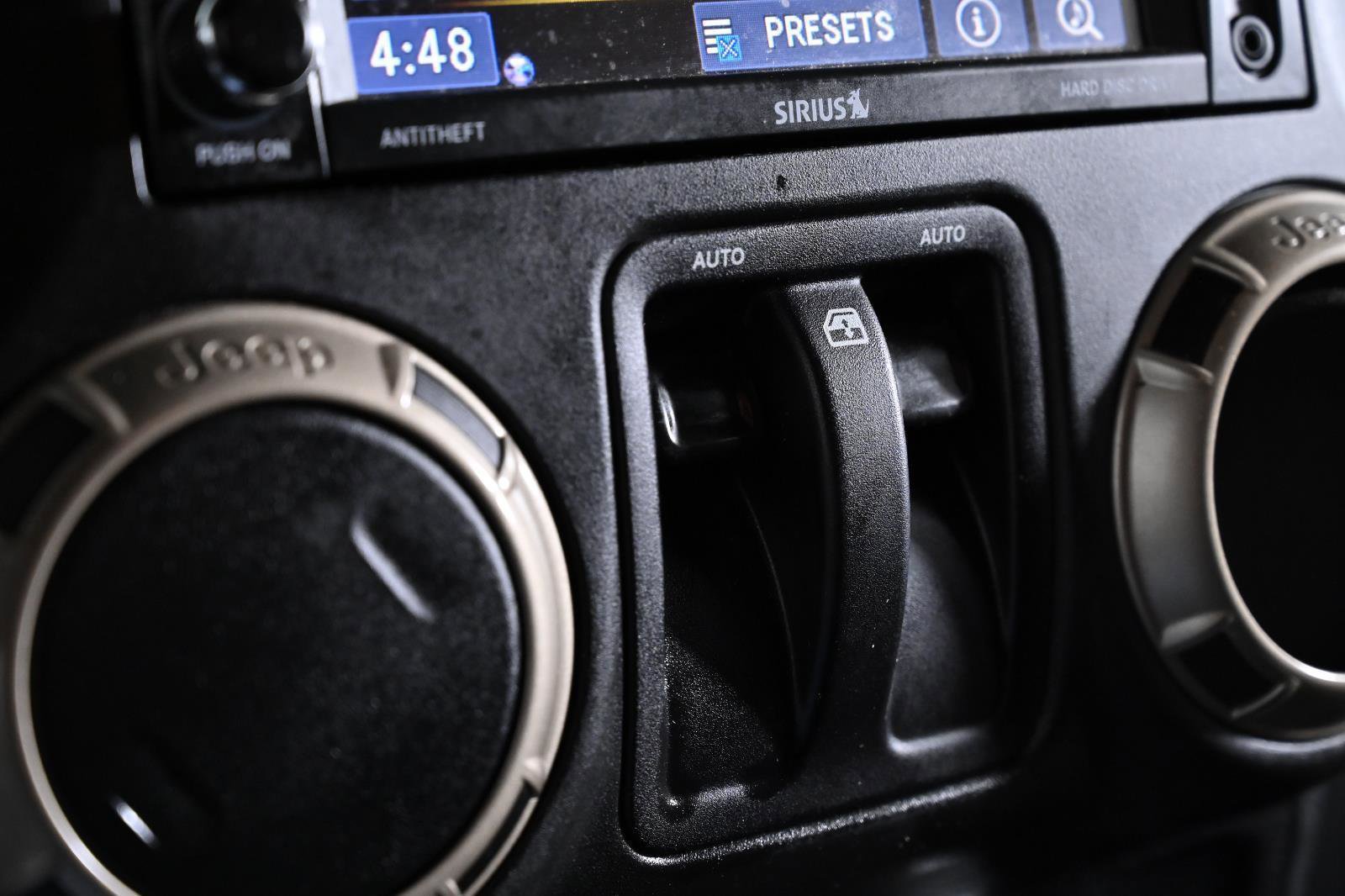 Used 2016 Jeep Wrangler Sahara image 13