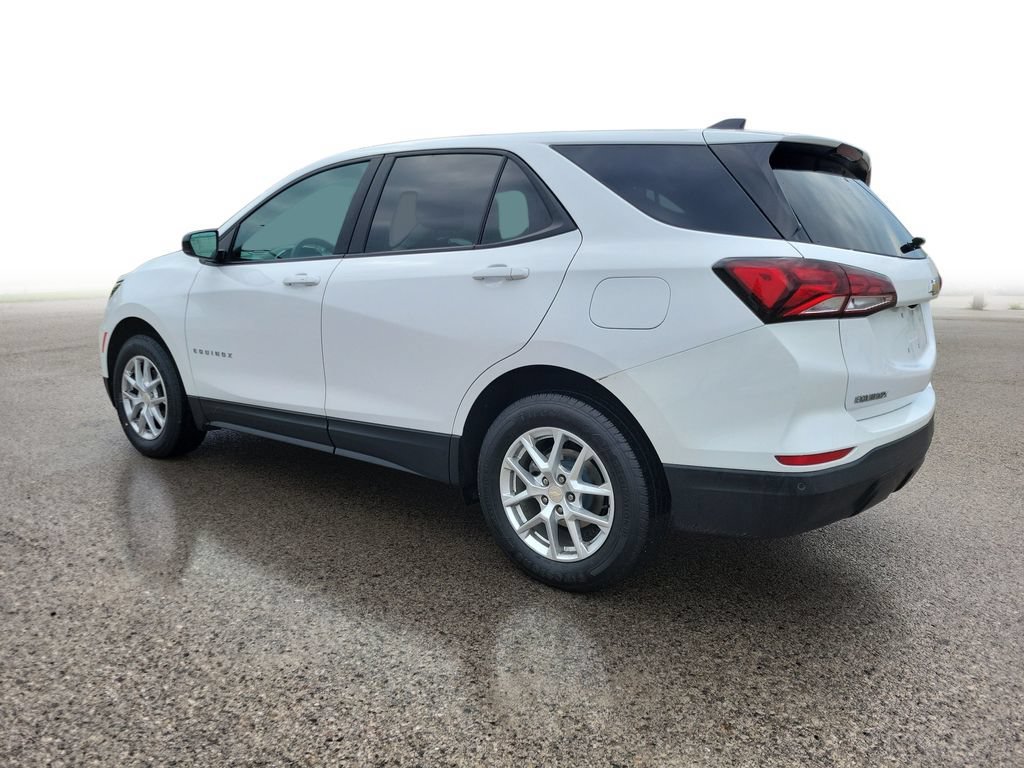 Used 2023 Chevrolet Equinox LS w/ LS Convenience Package AWD/4WD image 3