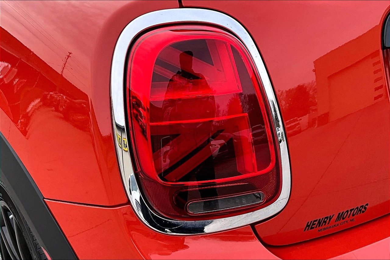 Used 2019 MINI Cooper S w/ Signature Upholstery Package image 23