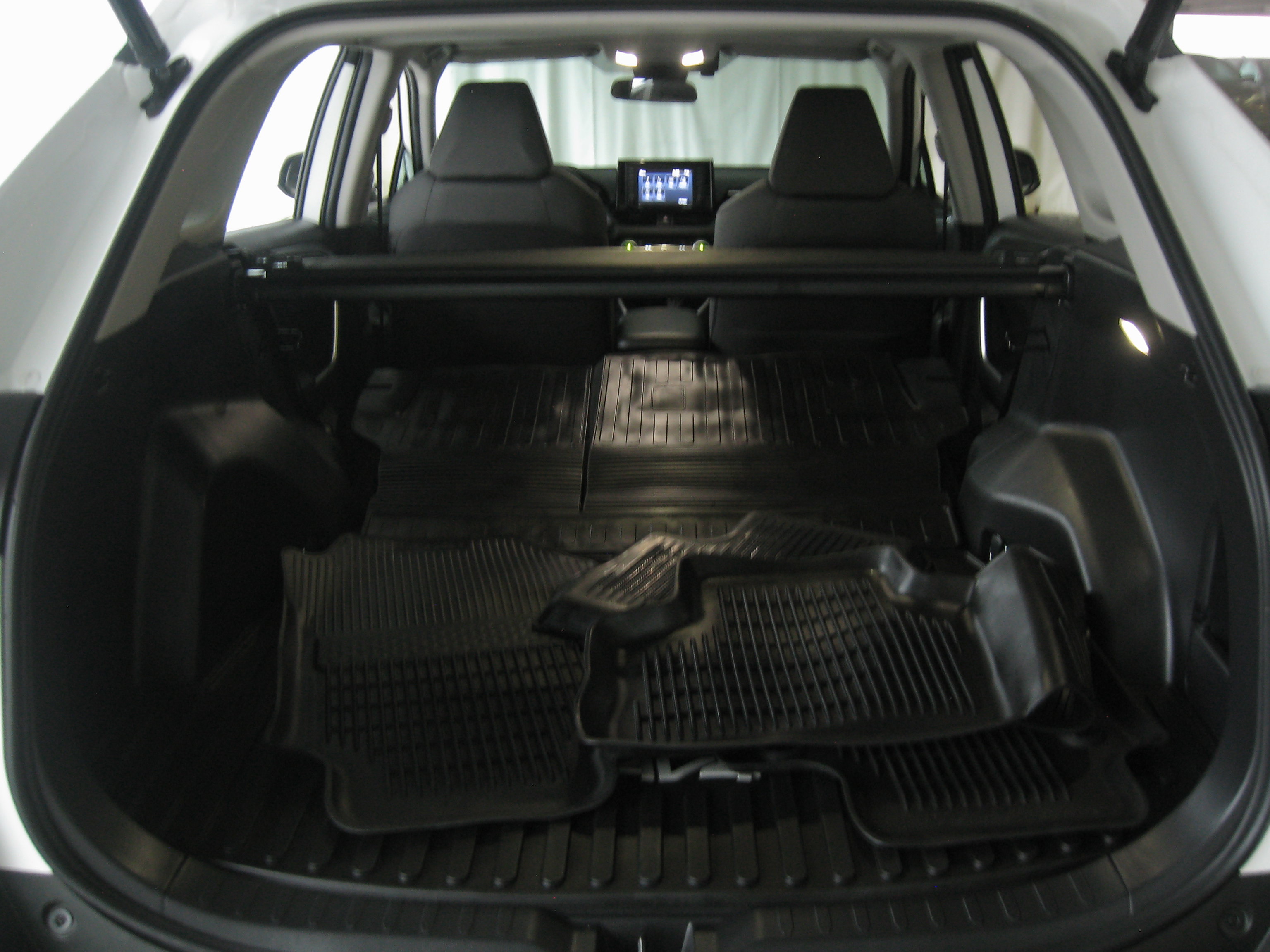 Used 2022 Toyota RAV4 XLE image 22