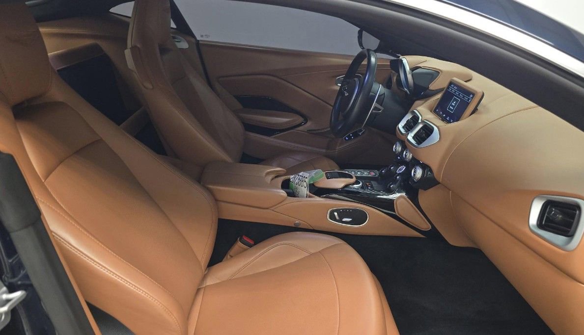 Used 2019 Aston Martin V8 Vantage Coupe image 6