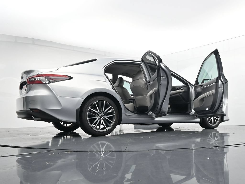 Used 2022 Toyota Camry XLE FWD image 43