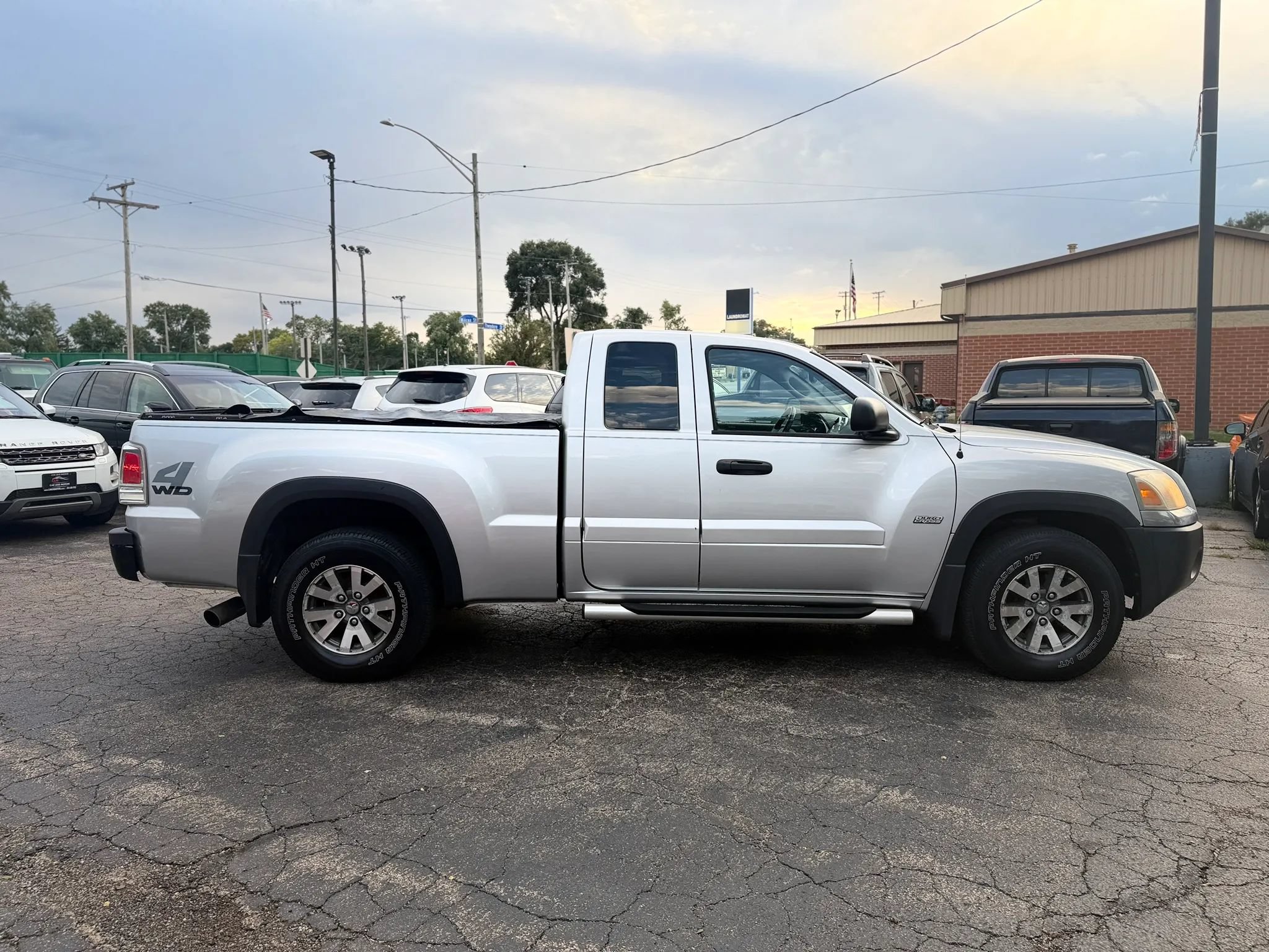 Used 2006 Mitsubishi Raider DuroCross AWD/4WD image 18