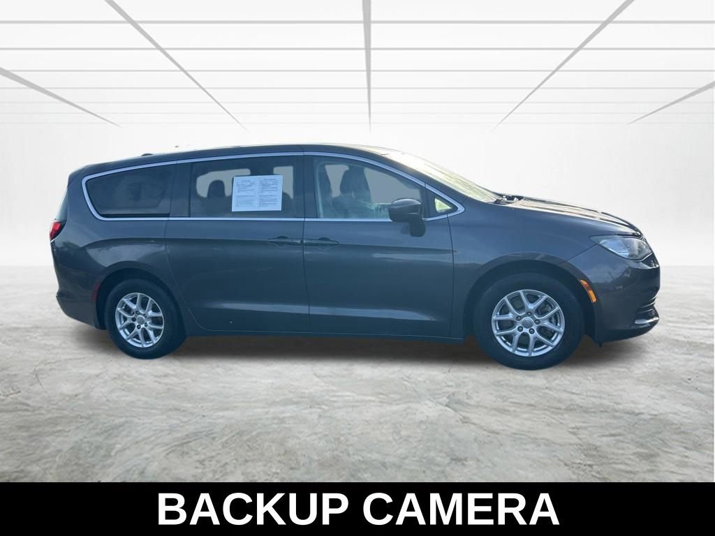 Used 2017 Chrysler Pacifica LX FWD image 4