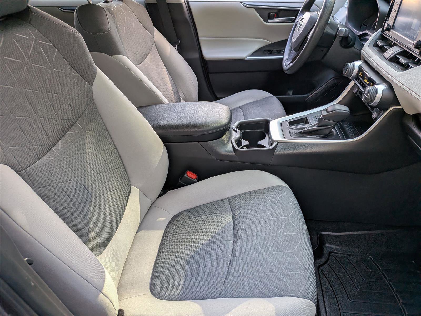 Used 2021 Toyota RAV4 XLE image 30