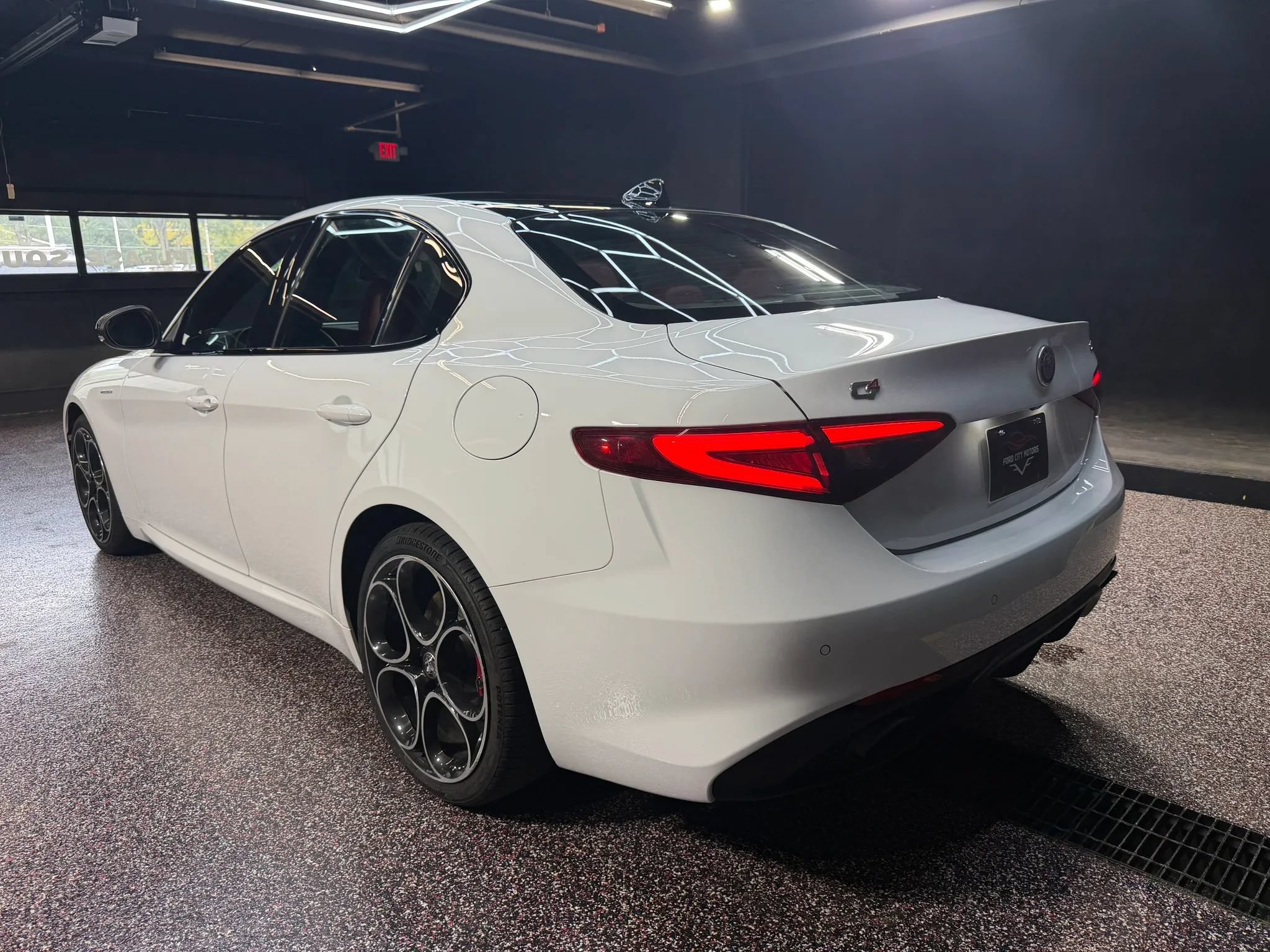Used 2022 Alfa Romeo Giulia Veloce AWD/4WD image 4
