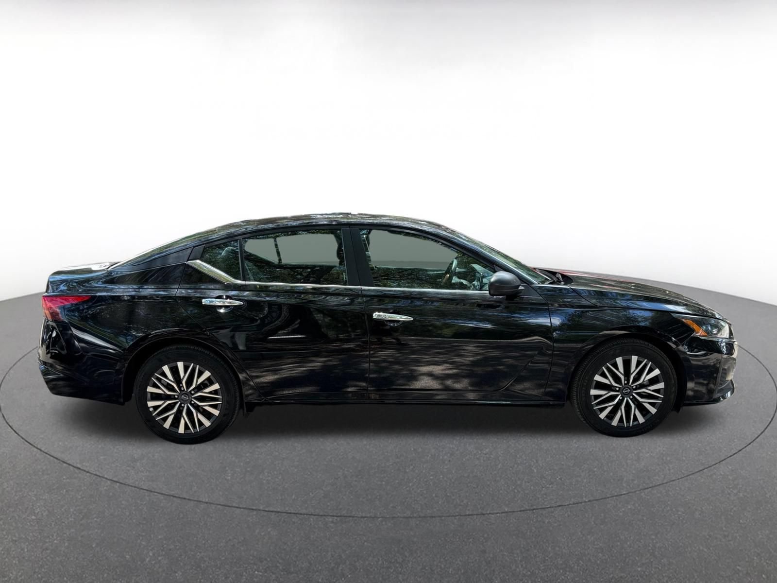 Used 2025 Nissan Altima 2.5 SV FWD image 23