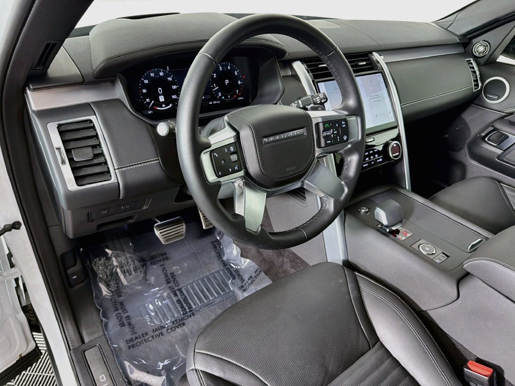 Certified 2025 Land Rover Discovery Dynamic SE AWD/4WD image 9