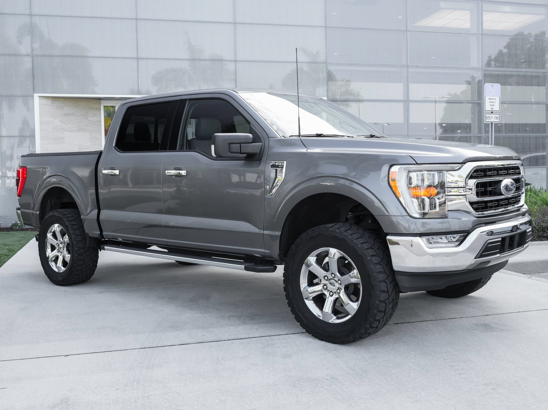 Used 2021 Ford F150 XLT w/ Equipment Group 302A High RWD image 4