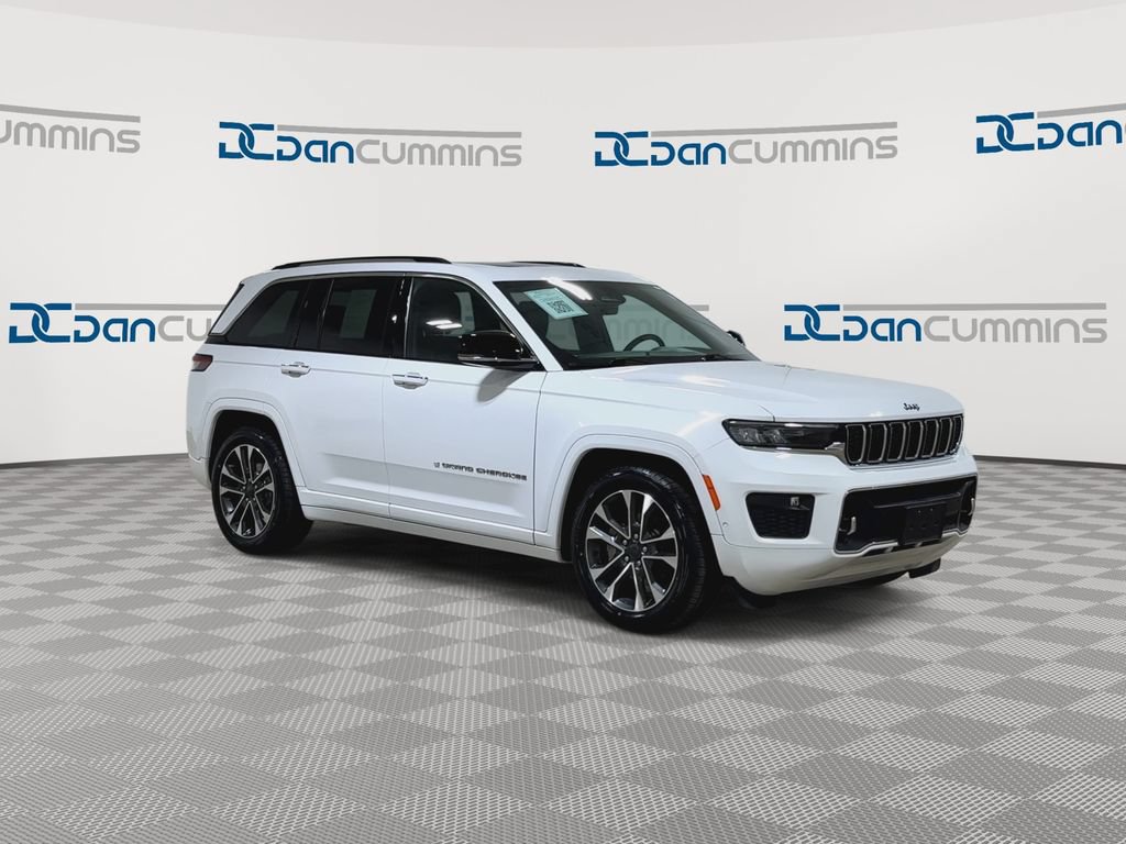 Used 2022 Jeep Grand Cherokee Overland w/ Luxury Tech Group IV AWD/4WD image 2