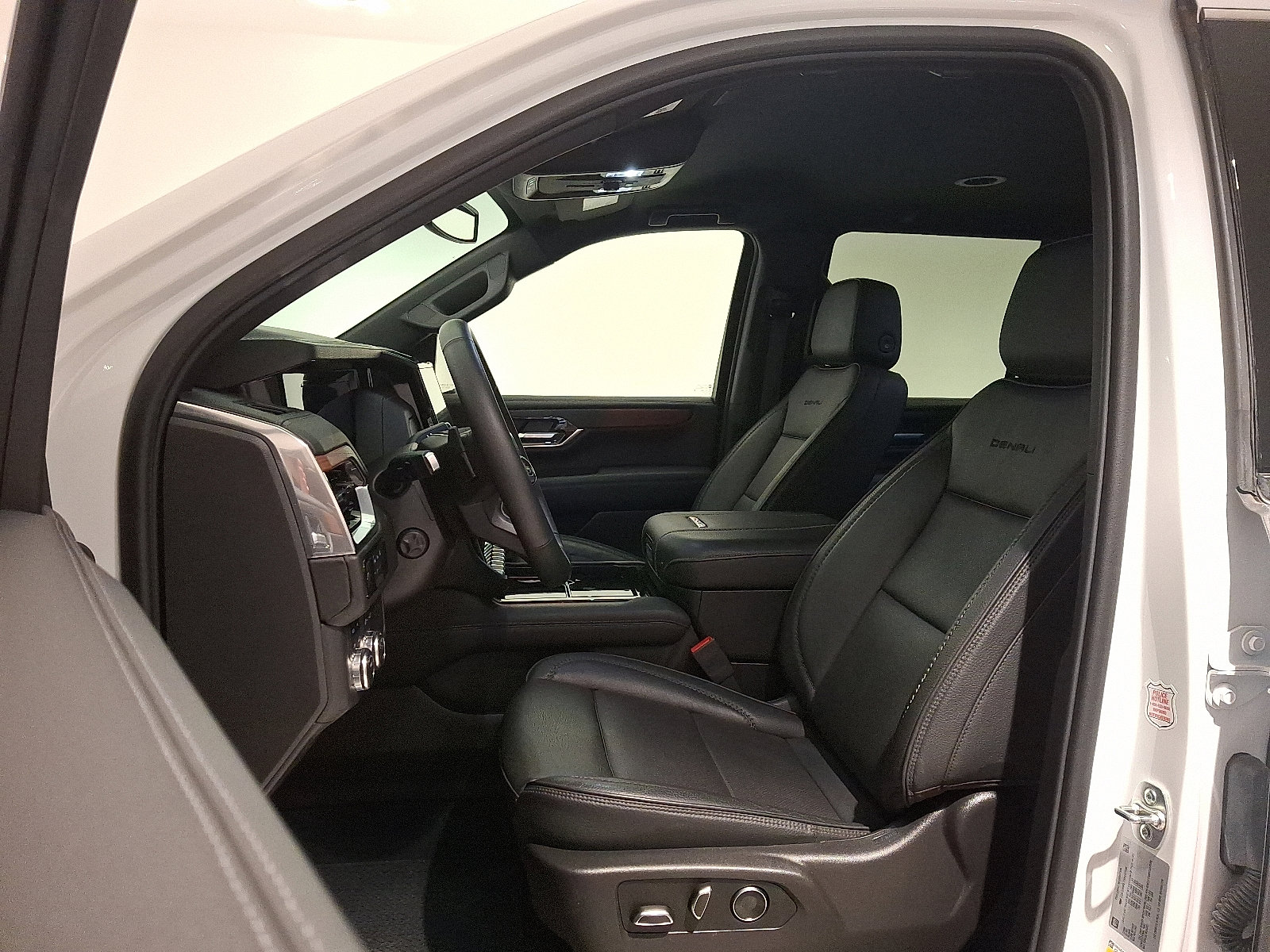 Used 2025 GMC Yukon Denali image 15