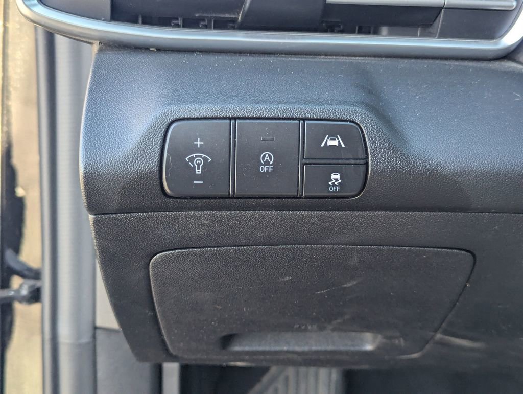 Used 2023 Hyundai Elantra SE image 23