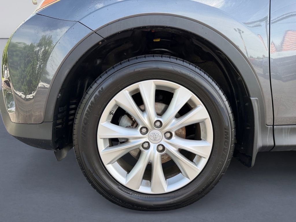 Used 2015 Toyota RAV4 Limited w/ Outdoor Package AWD/4WD image 9