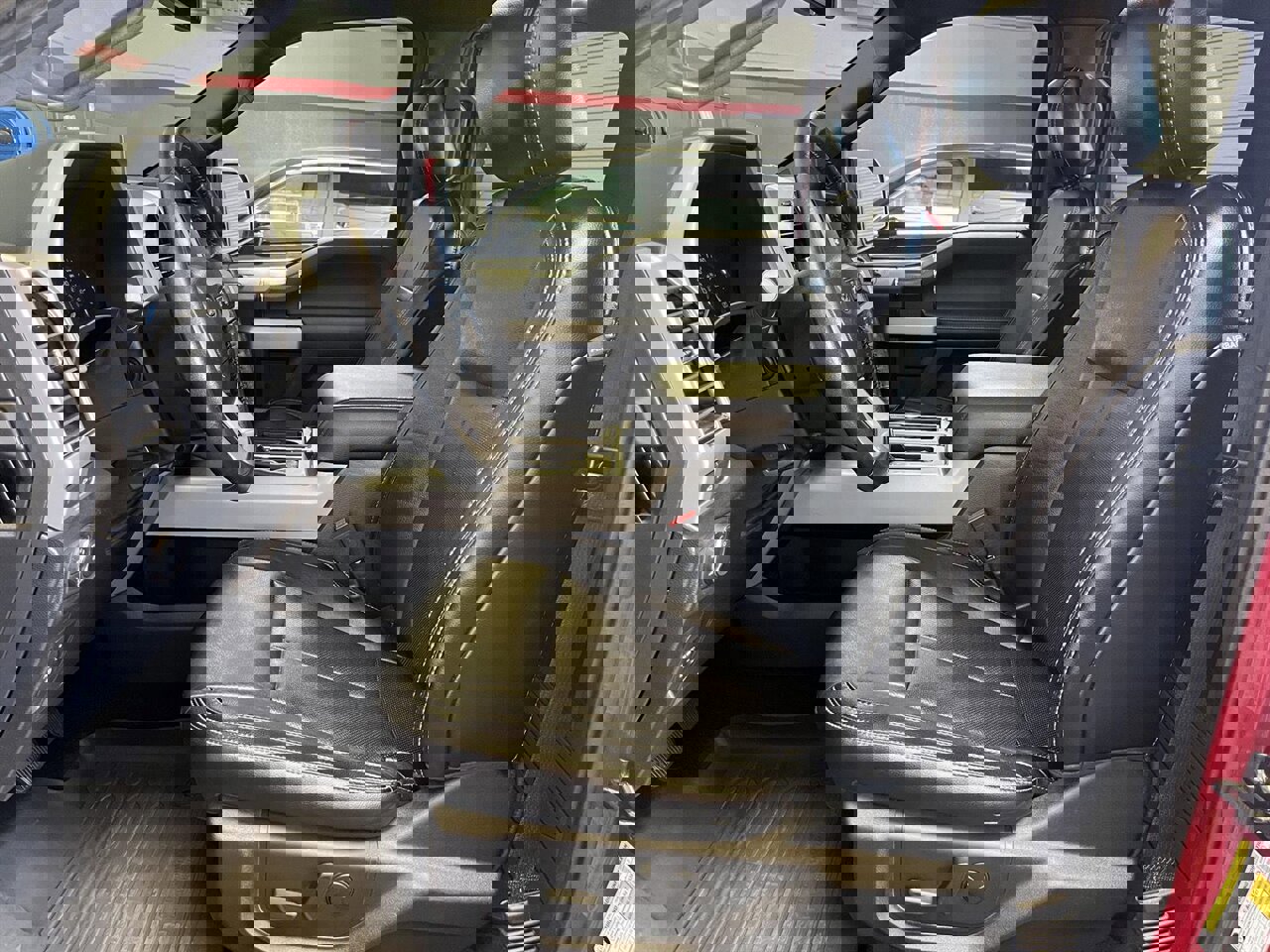 Used 2019 Ford F150 Lariat image 2