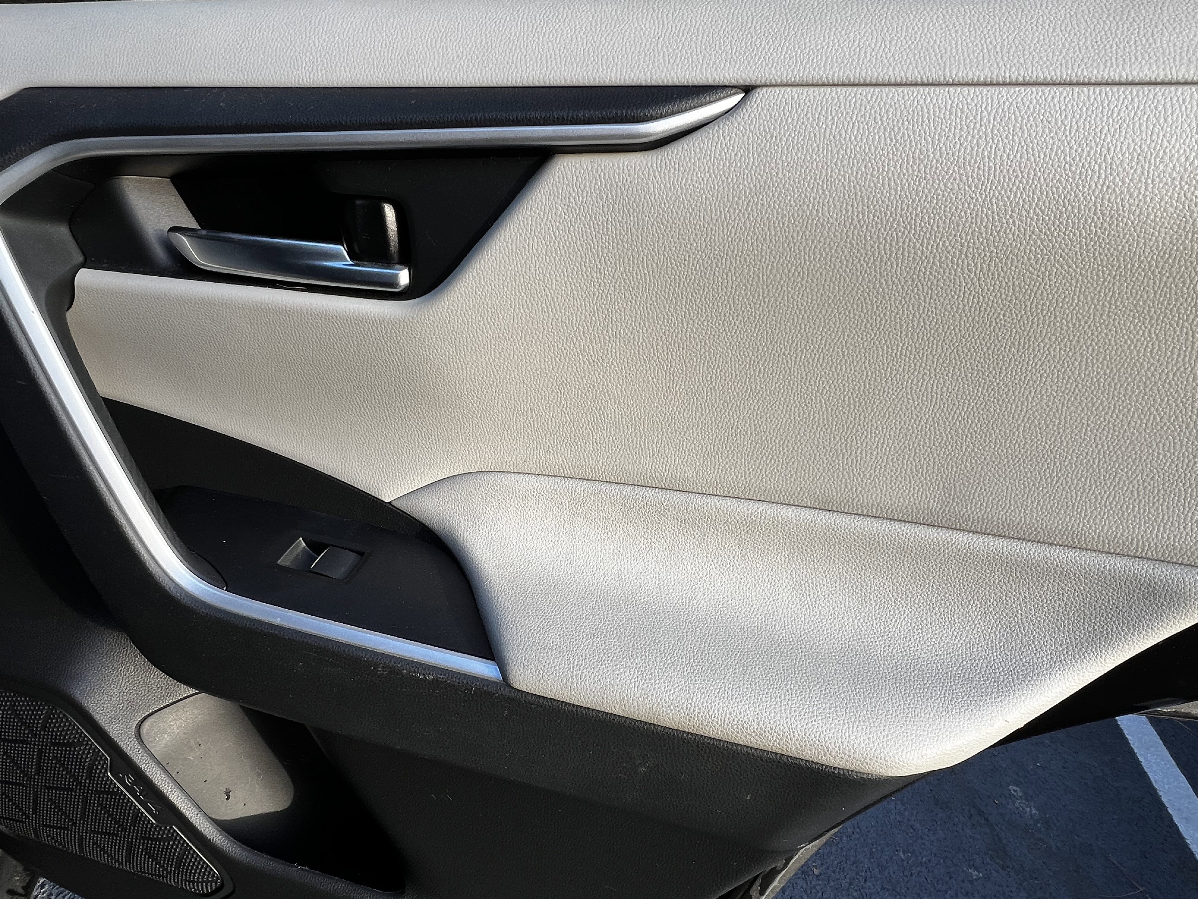 Used 2020 Toyota RAV4 XLE Premium image 40