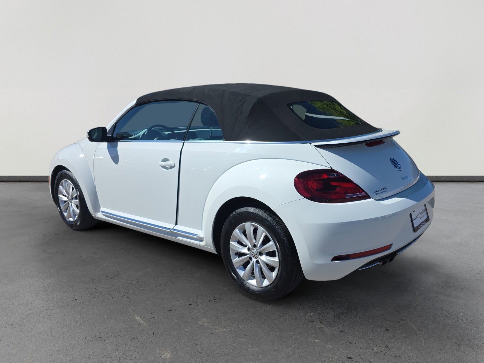 Used 2019 Volkswagen Beetle 2.0T S image 3