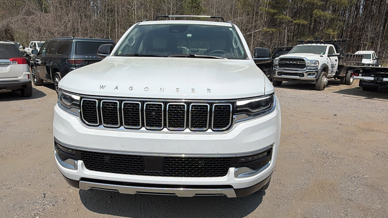 Used 2024 Jeep Wagoneer L Series III w/ Premium Group I image 3