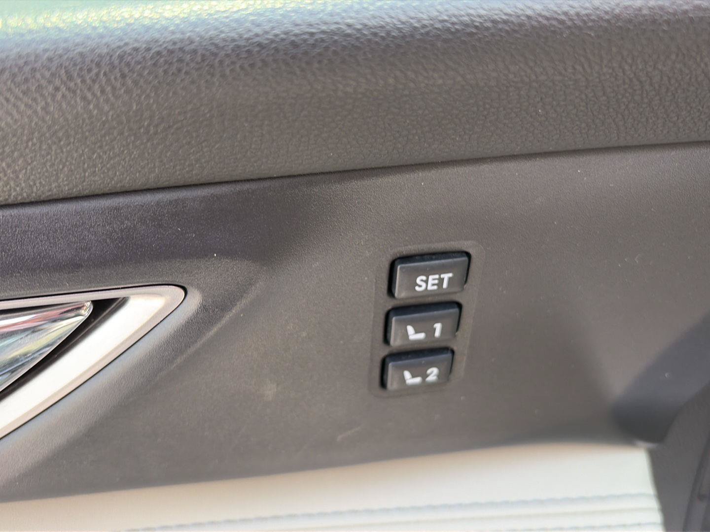 Used 2019 Subaru Ascent Limited AWD/4WD image 16