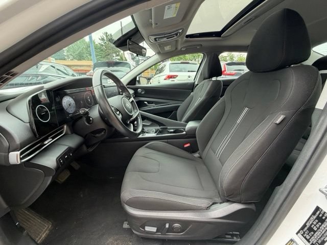 Used 2022 Hyundai Elantra SEL w/ Convenience + Premium Package FWD image 9