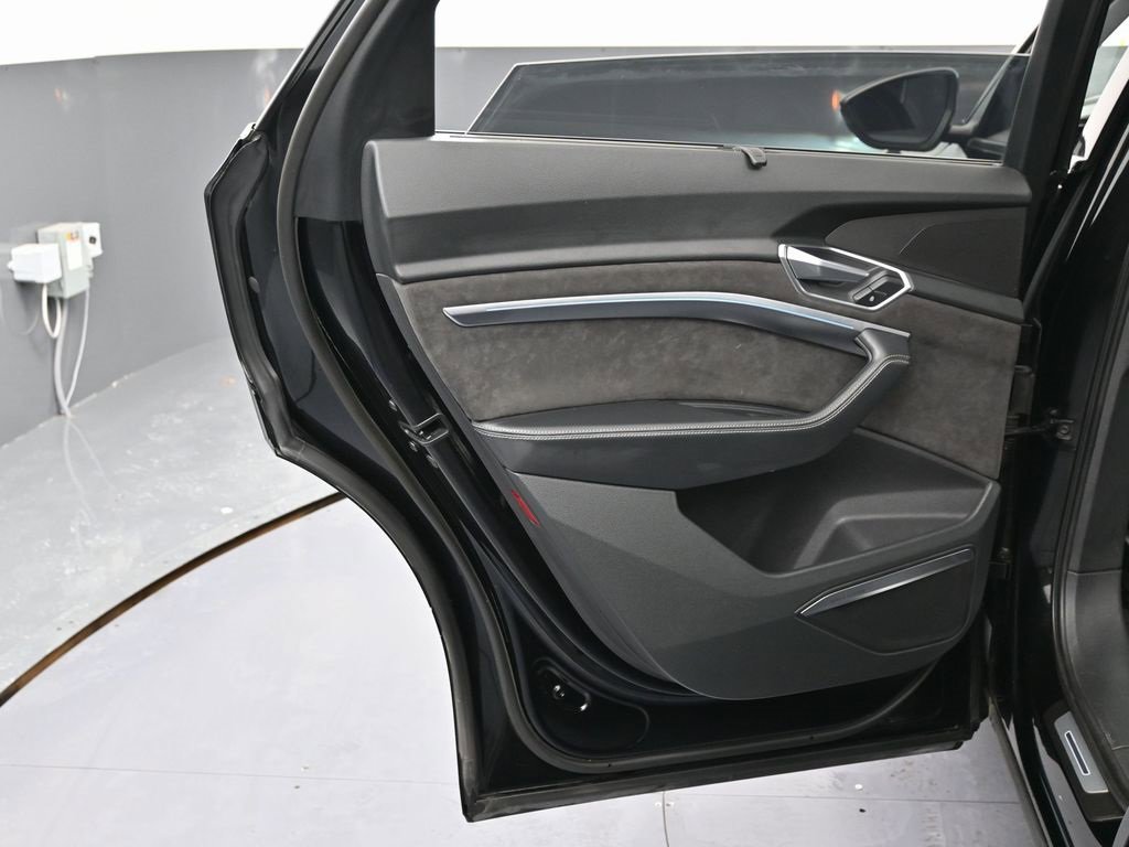 Used 2019 Audi e-tron Prestige w/ Prestige Package image 38