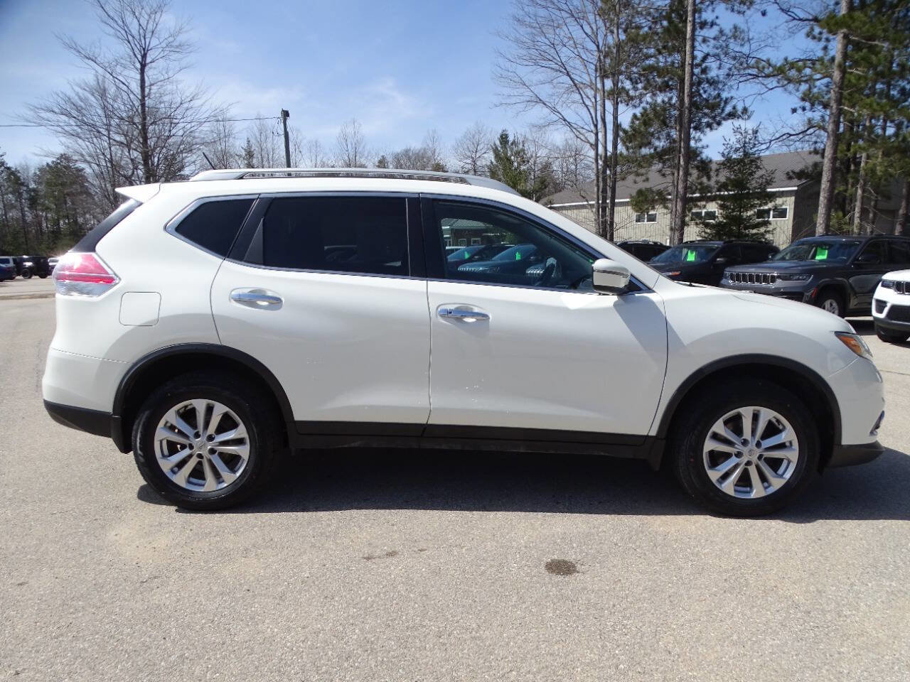 Used 2016 Nissan Rogue SV image 38